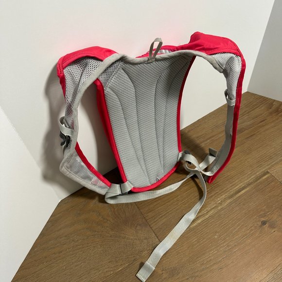 CamelBack Women's Charm 1.5 Liter Hydration Back Pack, USED ONCE - Picture 2 of 4